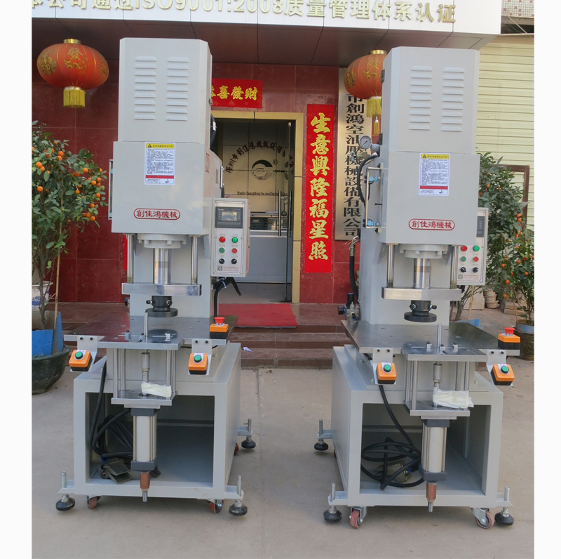 C型數(shù)控液壓機